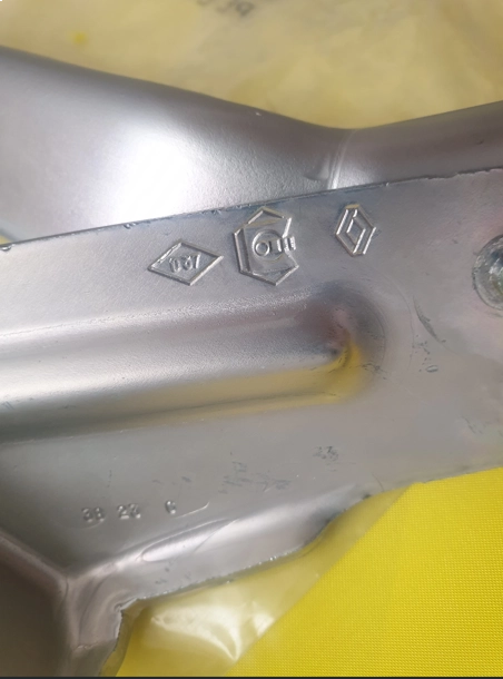 resimler/genel/Master 3-III Sol Motor Kaput Menteşesi (2010-2020) 654010006R  MAİS